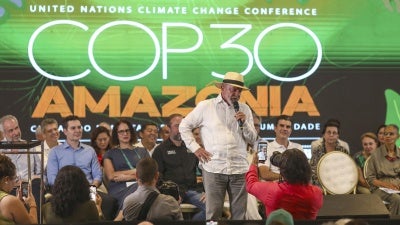 O presidente do Brasil, Luiz Inácio Lula da Silva, anuncia investimentos no Parque da Cidade, local que sediará as atividades da Conferência das Nações Unidas sobre Mudanças Climáticas (COP30) de 2025, em Belém, no Pará, Brasil, em 14 de fevereiro de 2025